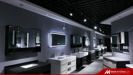 Moderner, einfacher, an der Wand montierter Badezimmerschrank aus massivem Holz